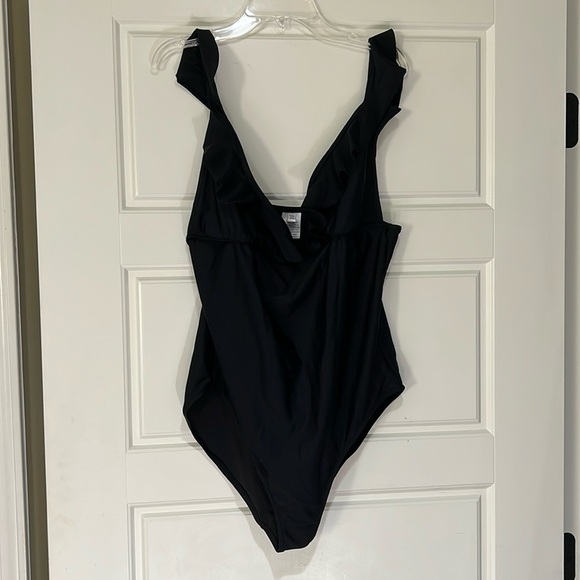 J. Crew Other - J crew xl black ruffle swimsuit resortwear slimming mom bod